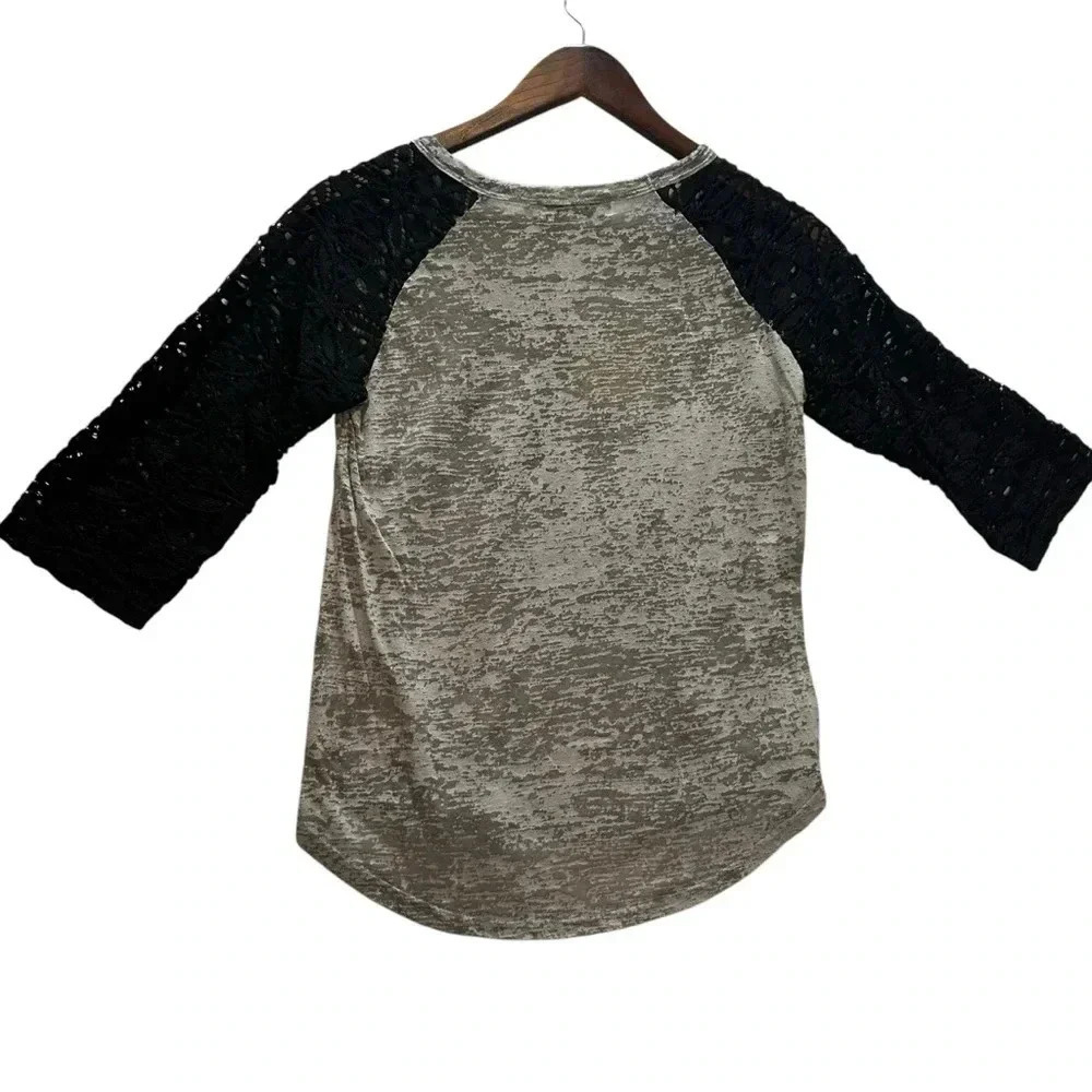 Southern Grace Gray Black Softball Graphic 3/4 Lace Sleeve T Shirt Women’s Small - Picture 5 of 9